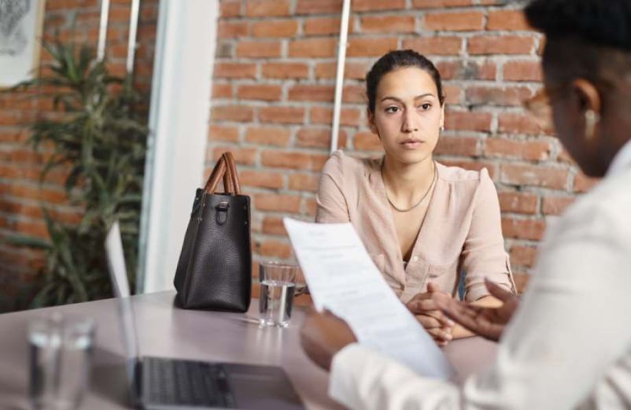 Conseiller financier ou un courtier en prêts immobiliers