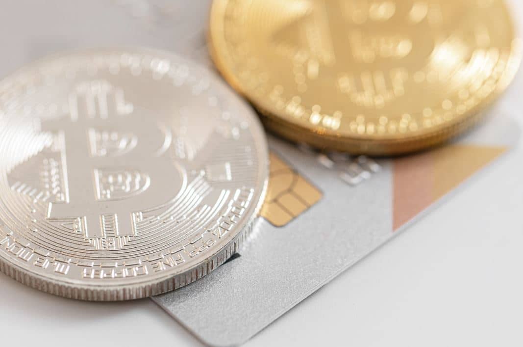 Les cartes crypto atteignent 600 M$ de volume mensuel, l’USDC progresse face à l’USDT